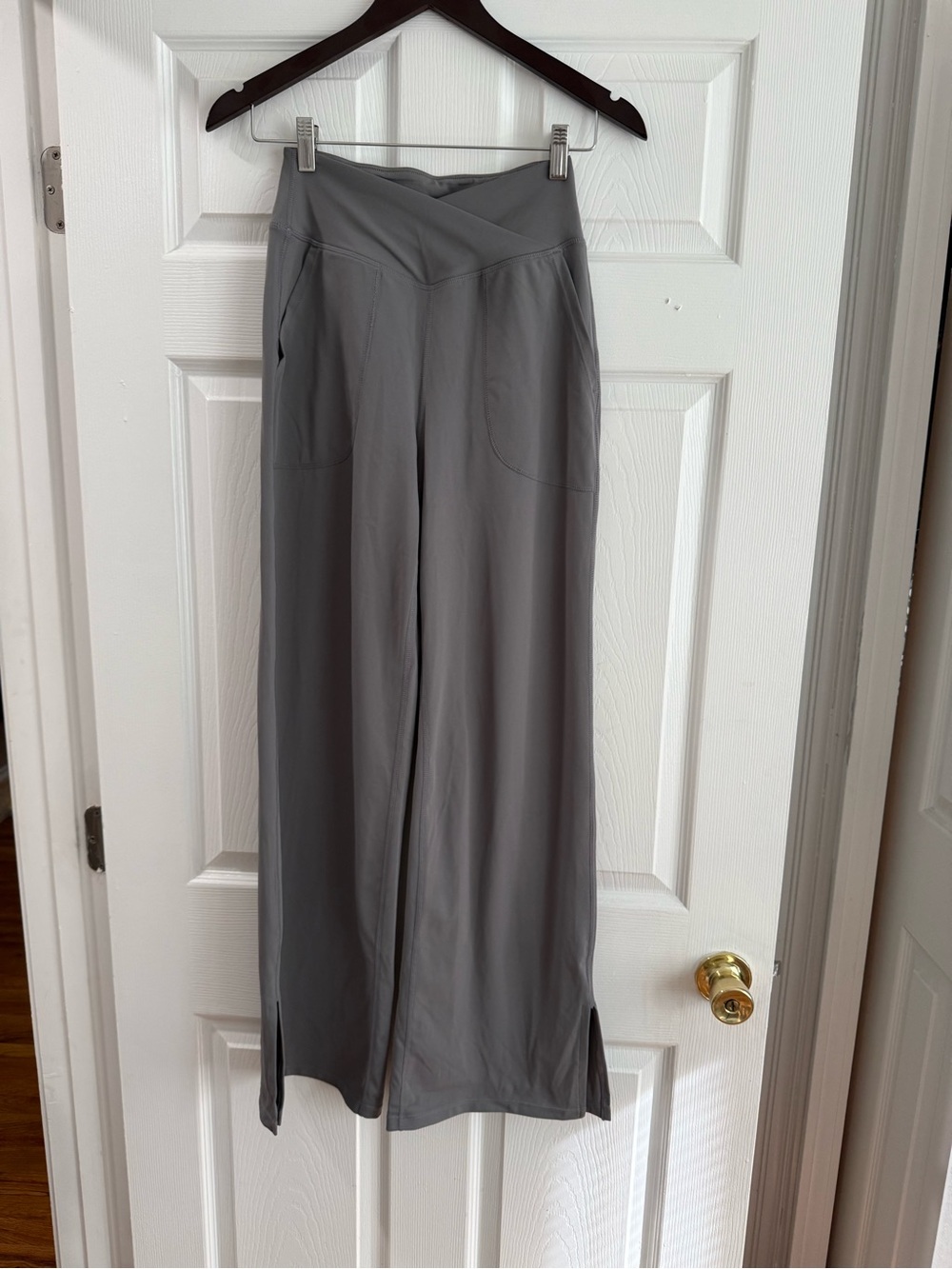 HALARA Wide-Leg V-Waistband Pants in Gray